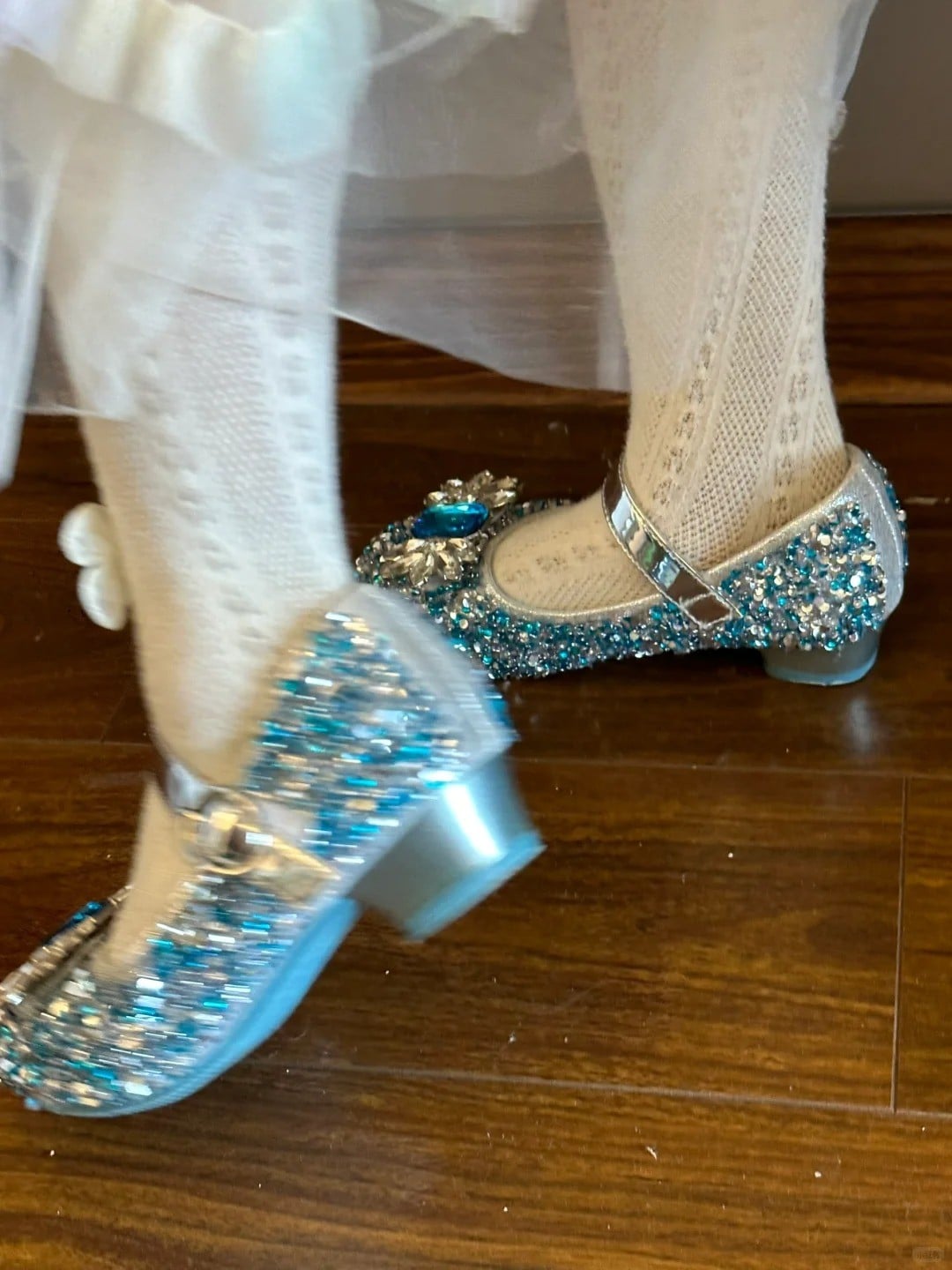 Giày Cao Gót Của Trẻ Em