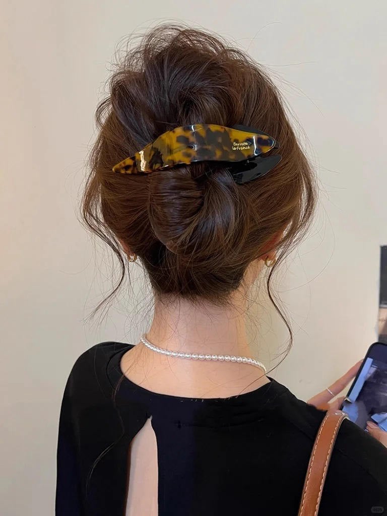 cách búi tóc không bị già