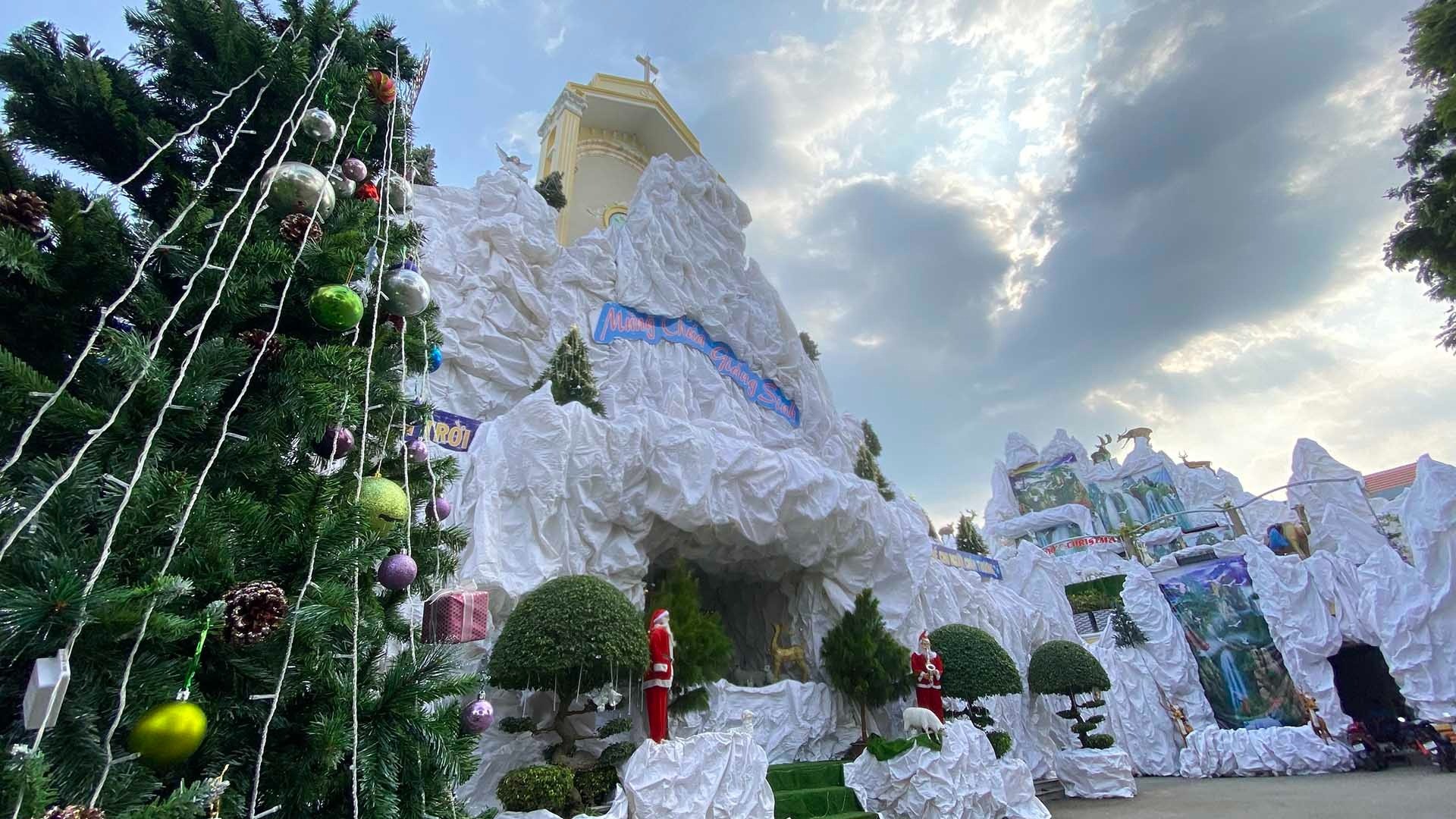 hang đá giáng sinh bằng xốp