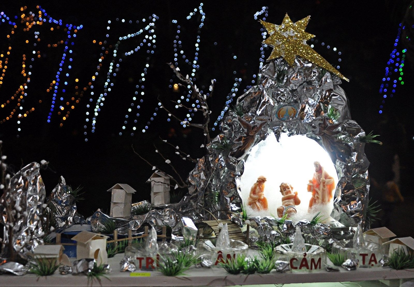 cách làm hang đá giáng sinh bằng giấy bạc