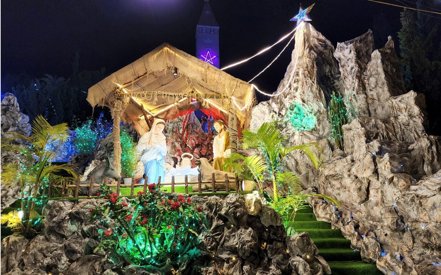 hang đá giáng sinh có thác nước