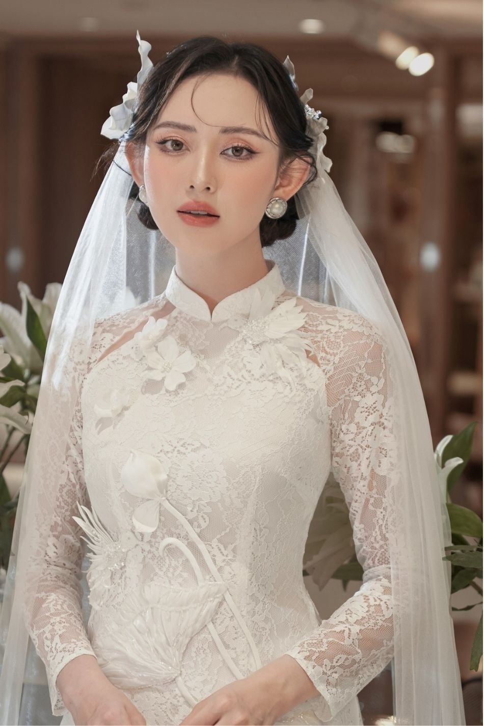 đính hoa trên tà áo dài