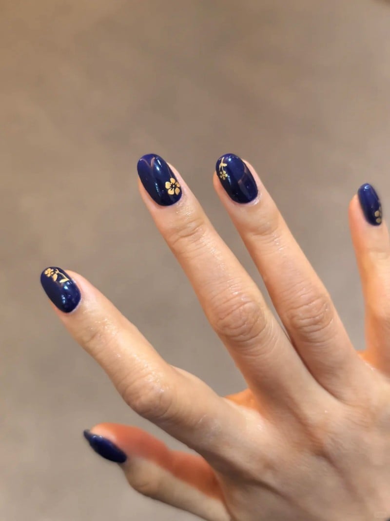 màu hỏa sơn móng tay màu gì