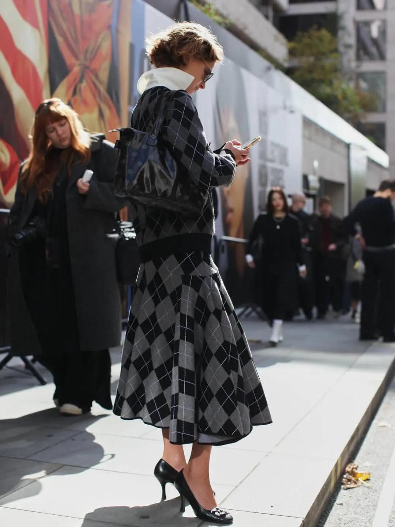 Cardigan Họa Tiết Ô Kim Cương Khoác Ngoài Áo Thun Trơn