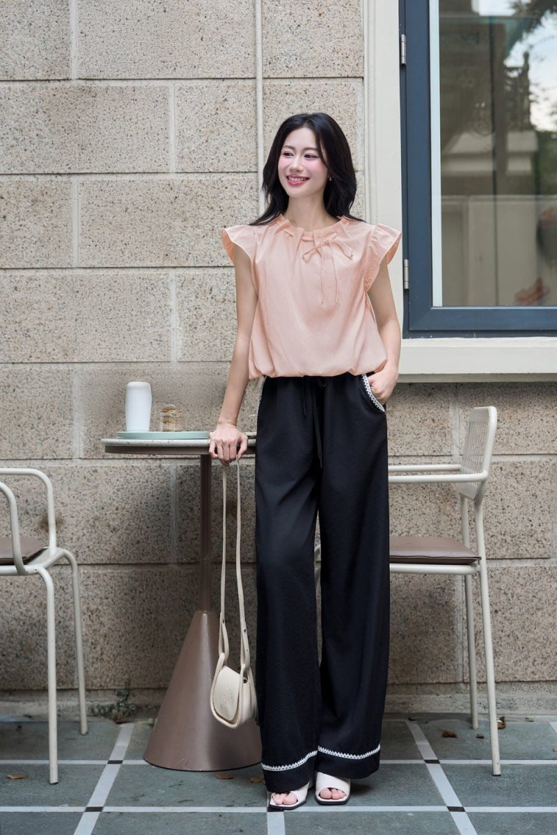 áo hồng kết hợp với quần màu gì nữ