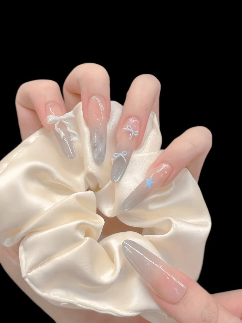 nail màu xanh dương nhạt