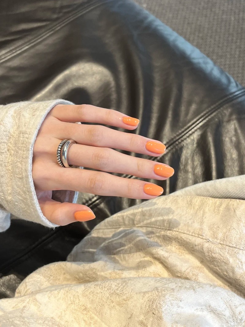 mệnh kim sơn móng tay màu gì