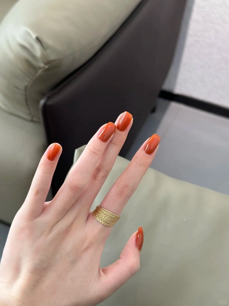 mệnh kim sơn móng tay màu gì