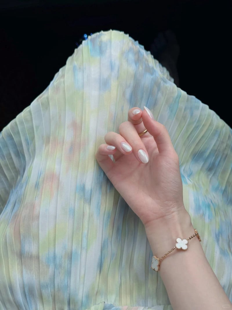 mệnh kim sơn móng tay màu gì