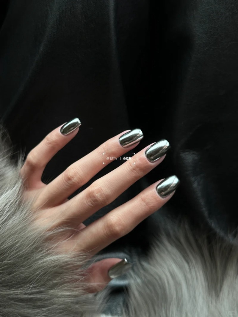 mệnh kim sơn móng tay màu gì