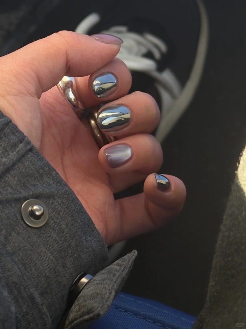 mệnh kim sơn móng tay màu gì