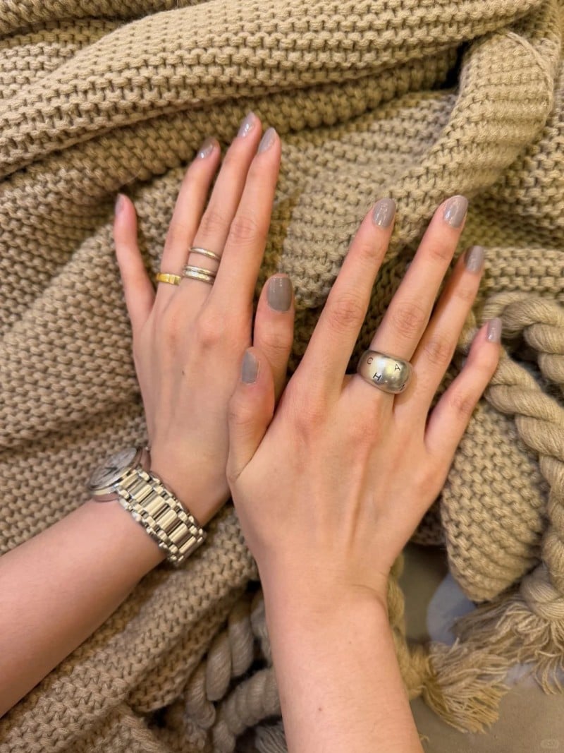 mệnh kim sơn móng tay màu gì