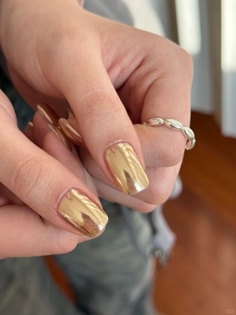 mệnh kim sơn móng tay màu gì