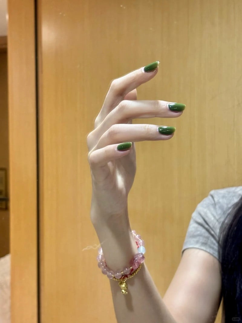 mệnh kim sơn móng tay màu gì