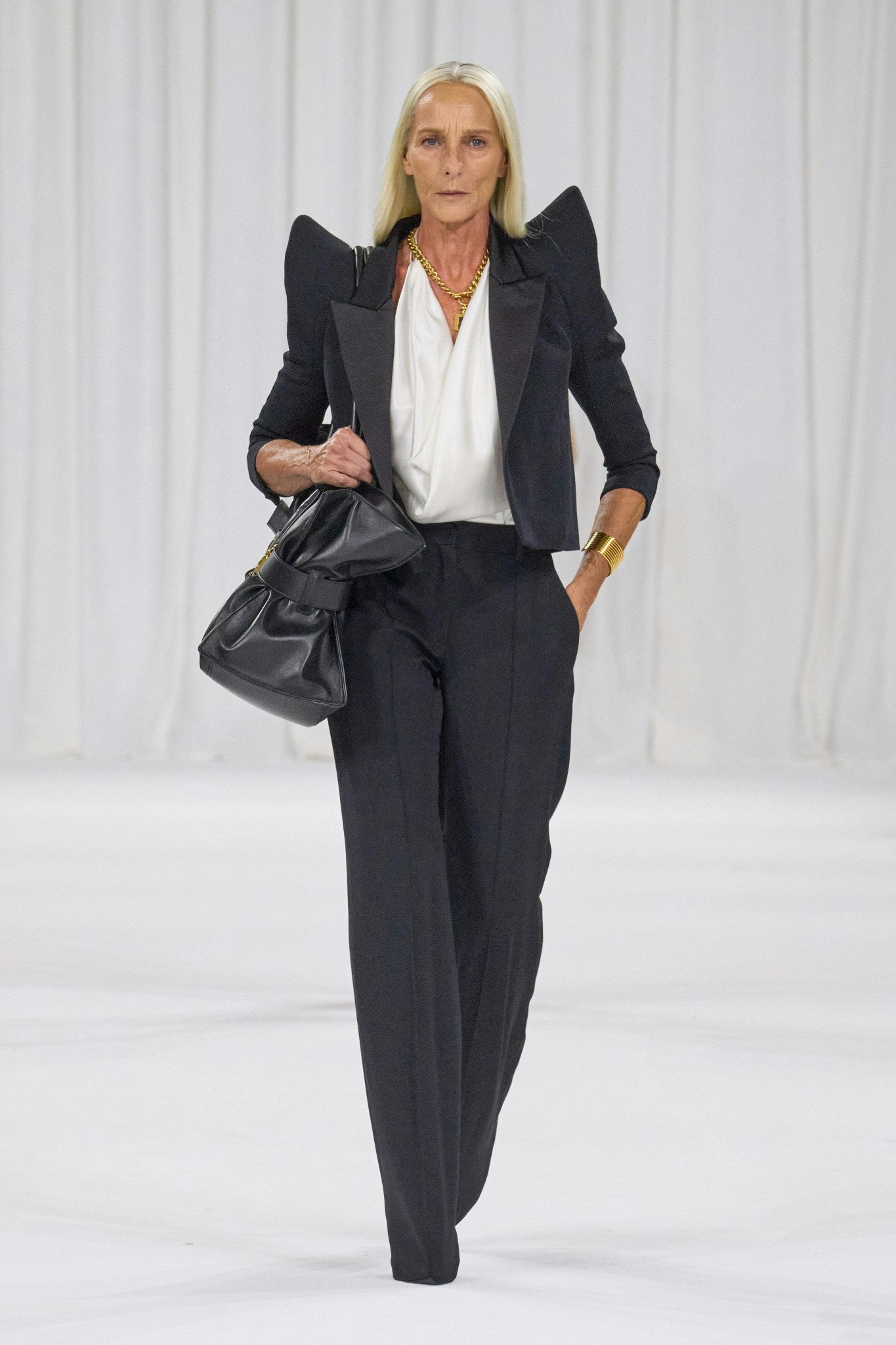 Di Sản Của Le Smoking Trong Dòng Chảy Thời Trang Đương Đại