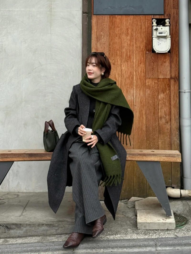 Khăn len màu xanh rêu