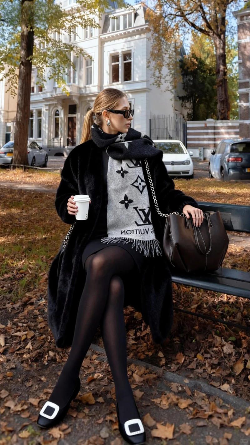 Phối khăn len theo tông màu trang phục