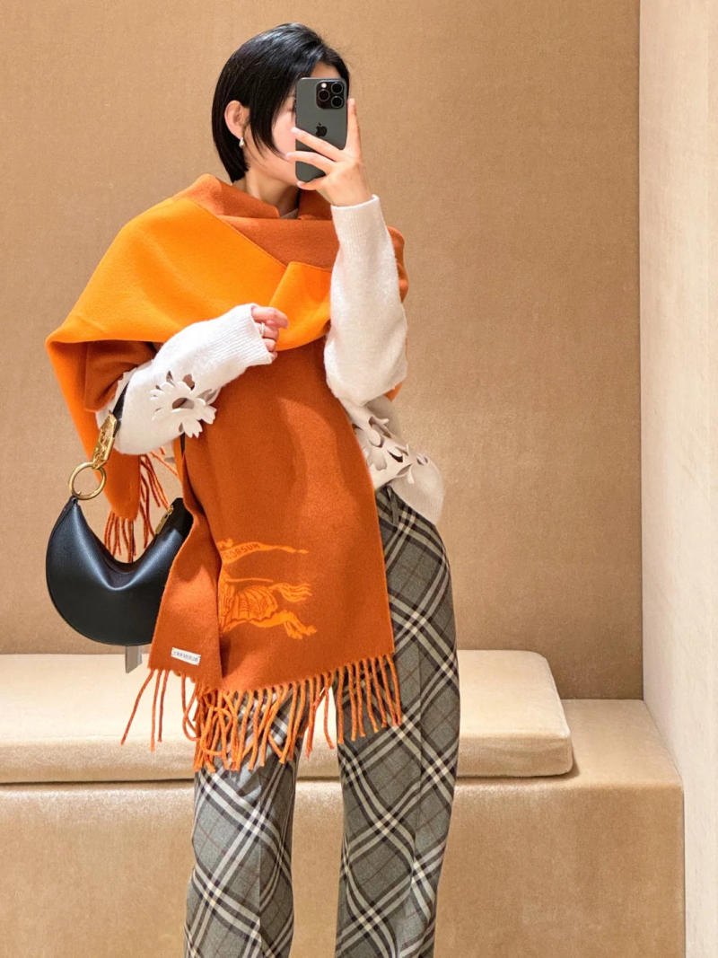 Khăn len màu cam đất/đỏ gạch