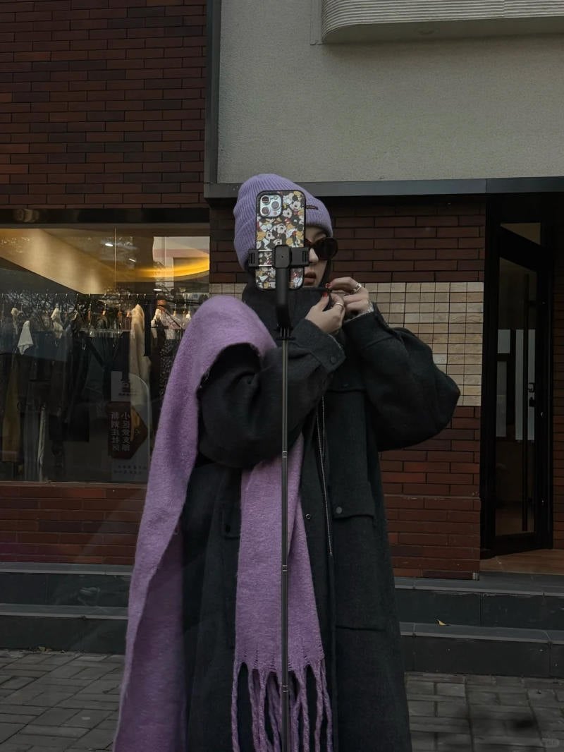 Phối khăn len theo tông màu trang phục