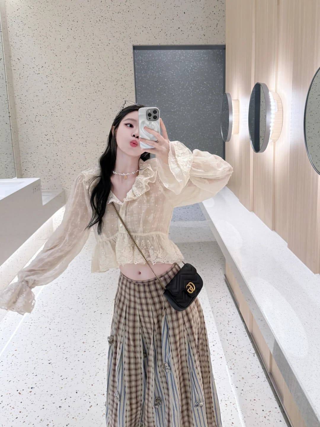 kiểu áo voan đẹp trẻ trung