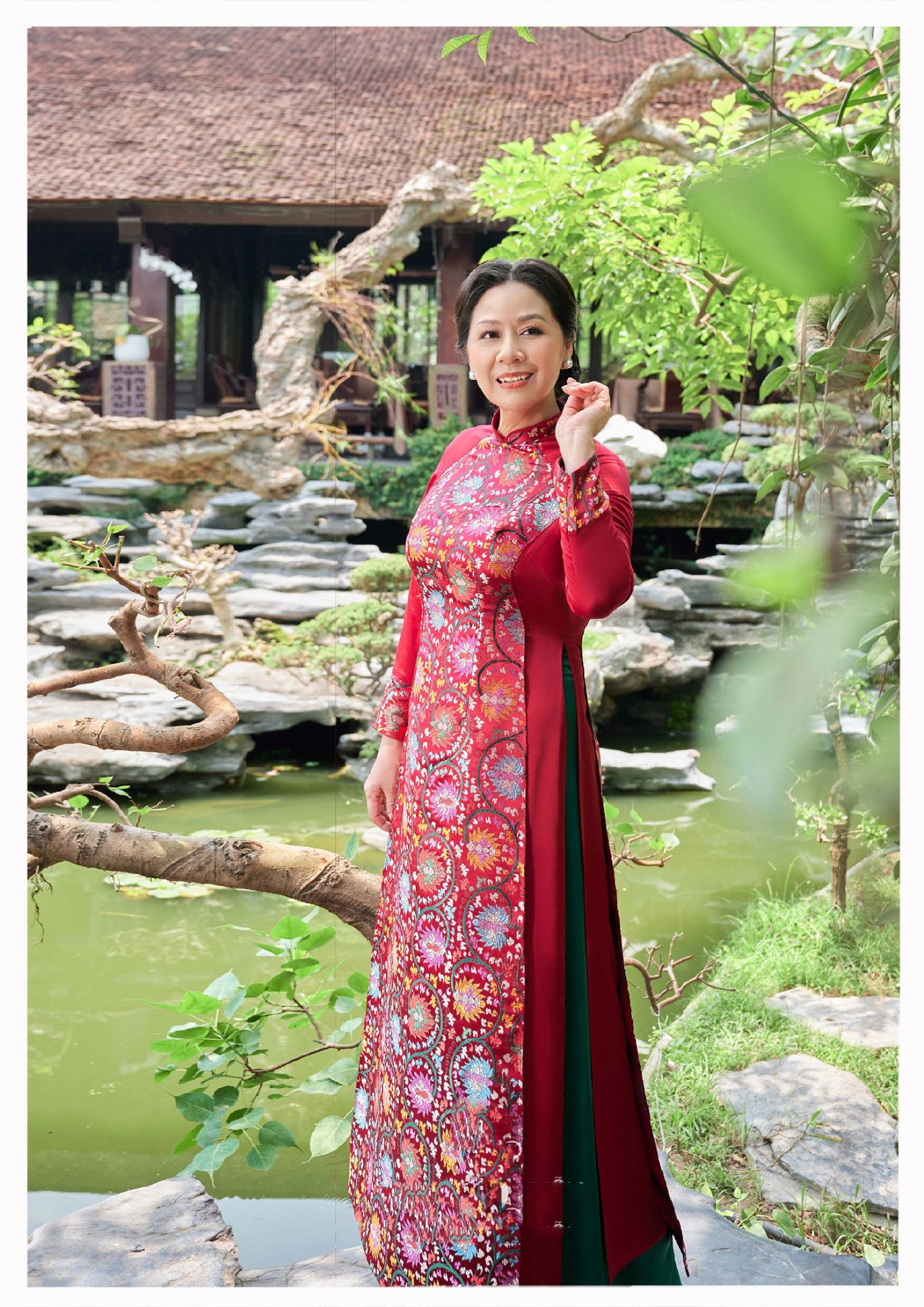 Mẫu 23: Áo dài in họa tiết gạch bông (Indochine)