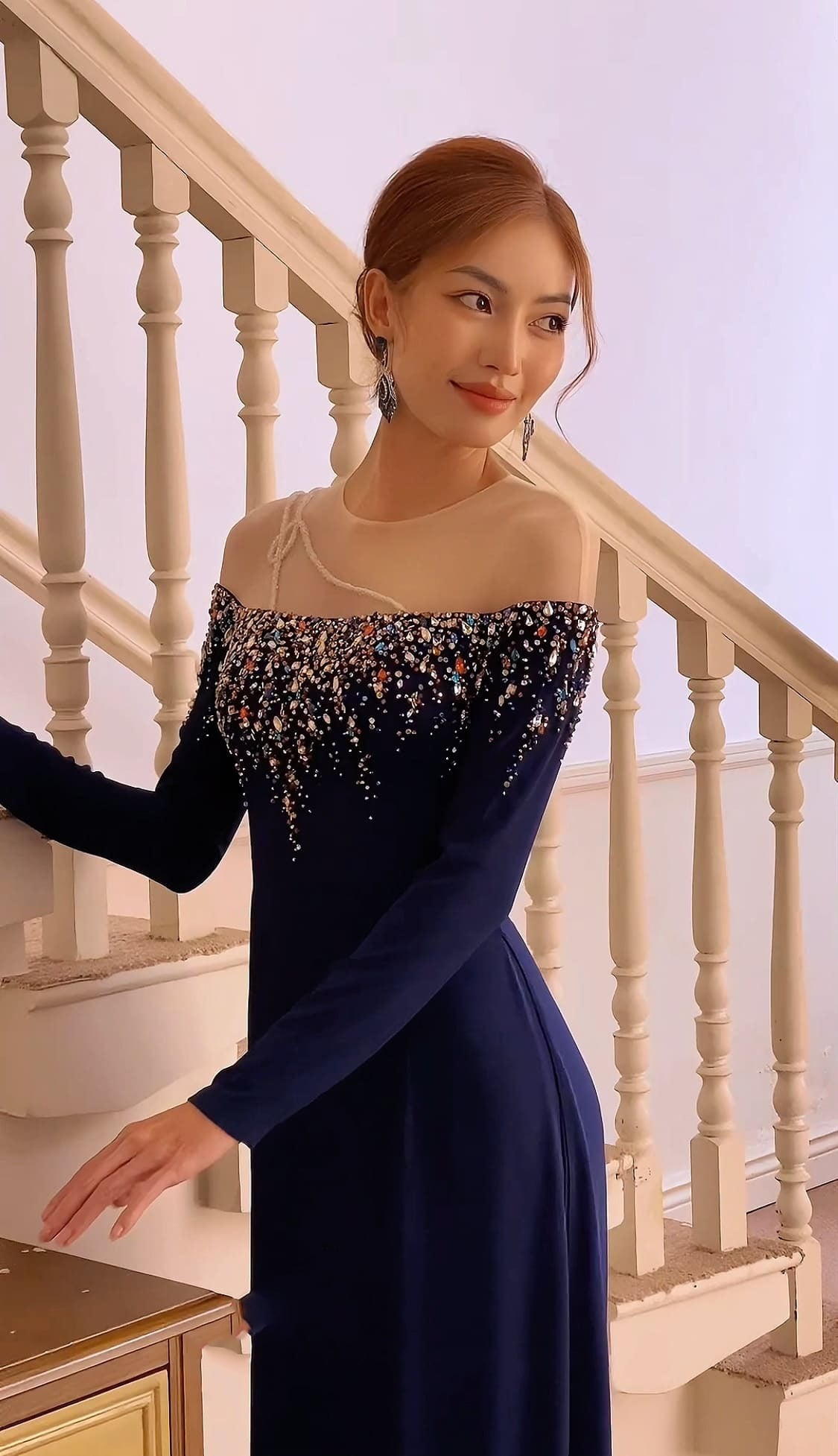 Mẫu 3: Áo dài nhung tím than đính đá ngực