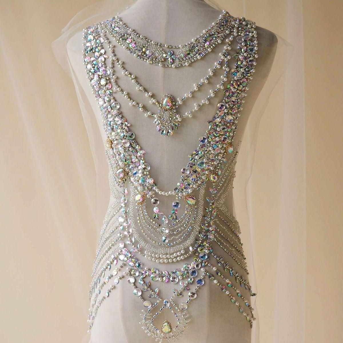 20. Mẫu trang sức cơ thể (Body Jewelry) đính đá