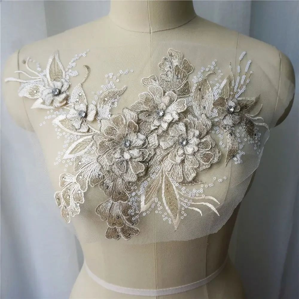 15. Mẫu thêu kim tuyến và đính đá màu nude