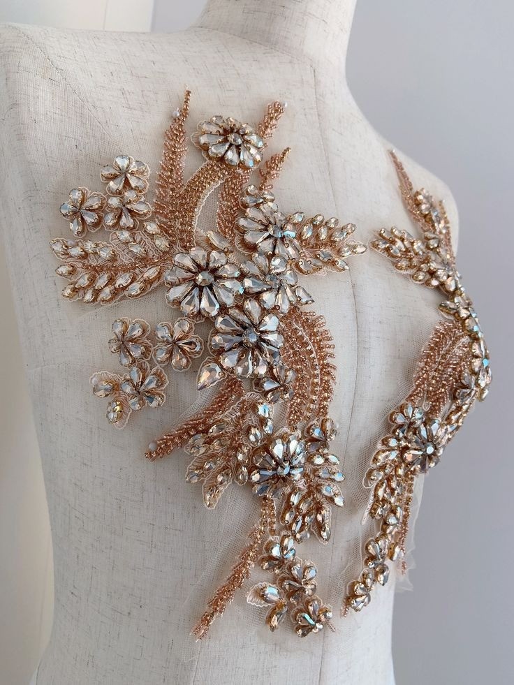 7. Mẫu hoa dây leo pha lê màu trà