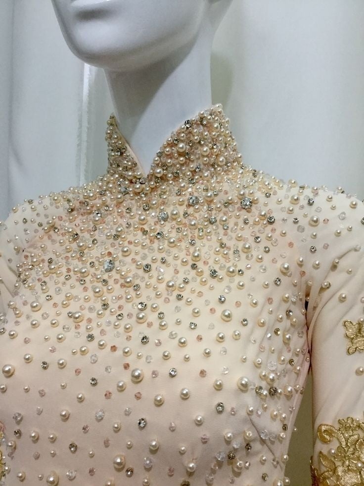 3. Mẫu kết ngọc trai toàn thân cổ cao