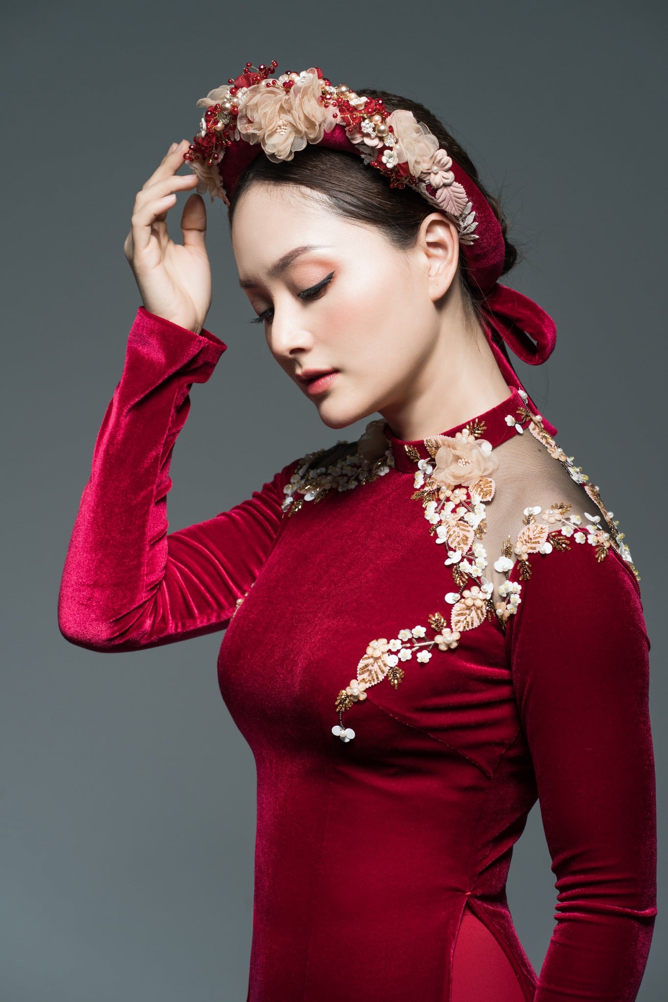 Mấn đính kết ngọc trai, đá quý