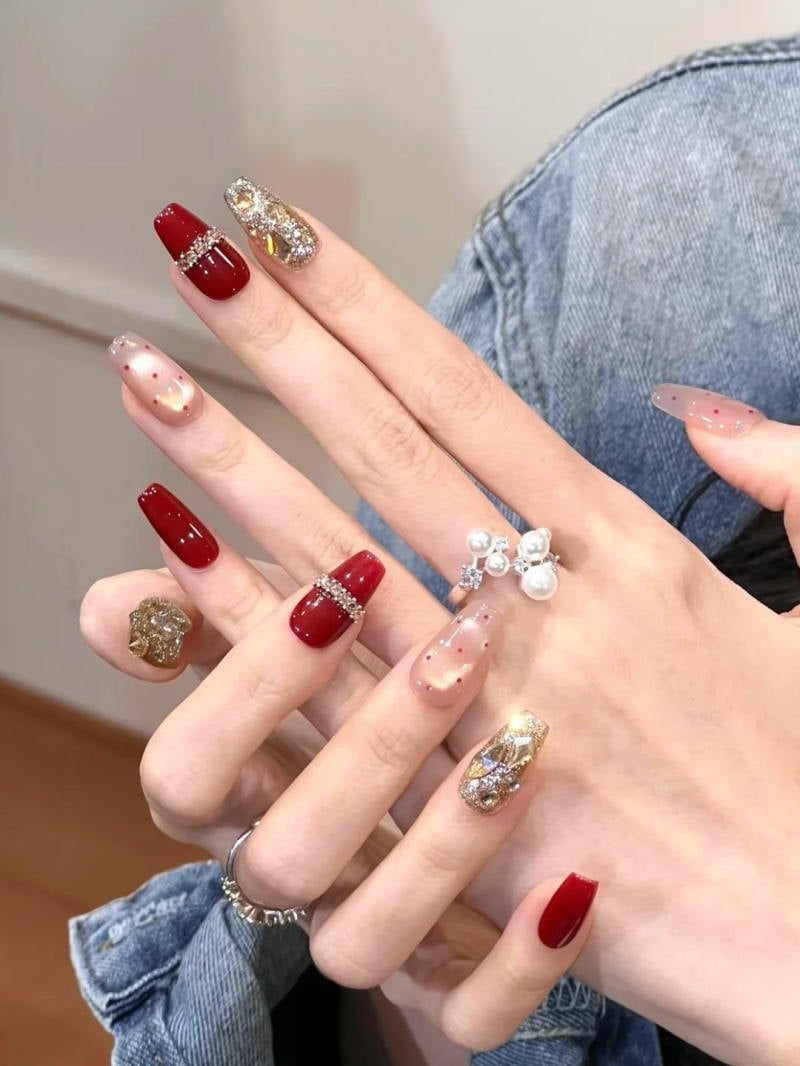 Chất Liệu & Kỹ Thuật Trang Trí