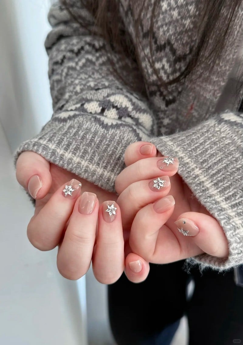 mẫu nail đính đá