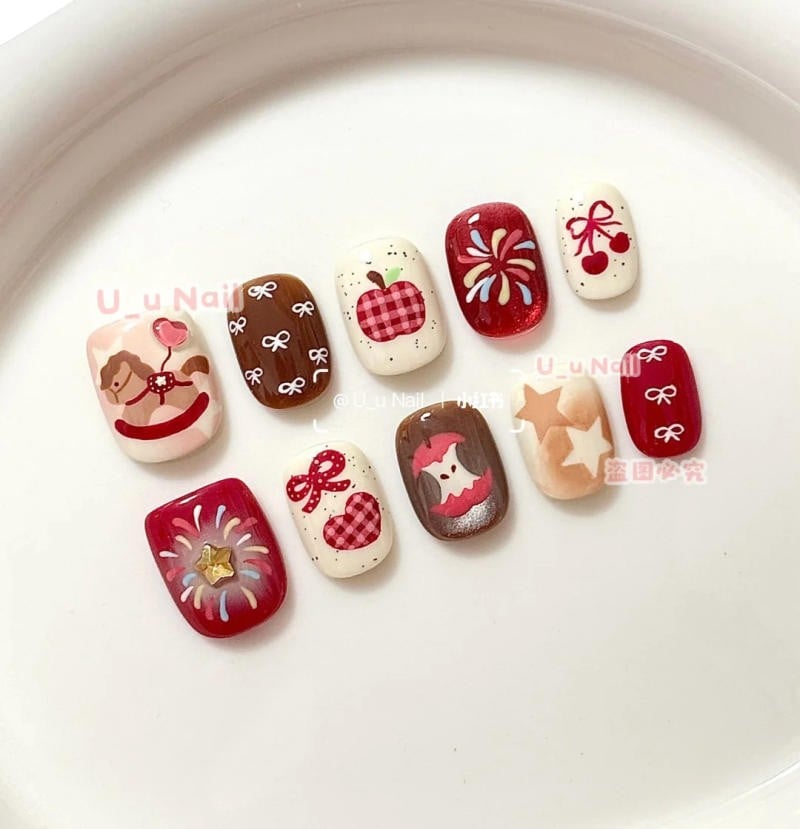 mẫu nail tết hình con ngựa