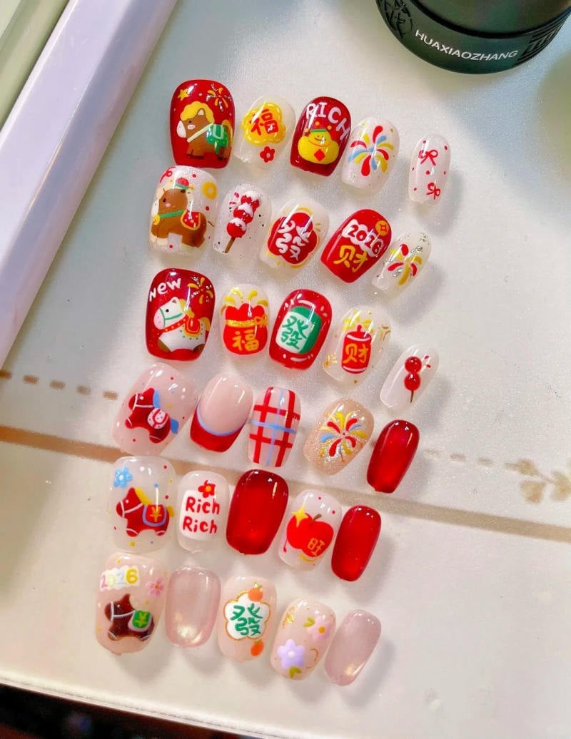 Mẫu móng tay vẽ đón Tết