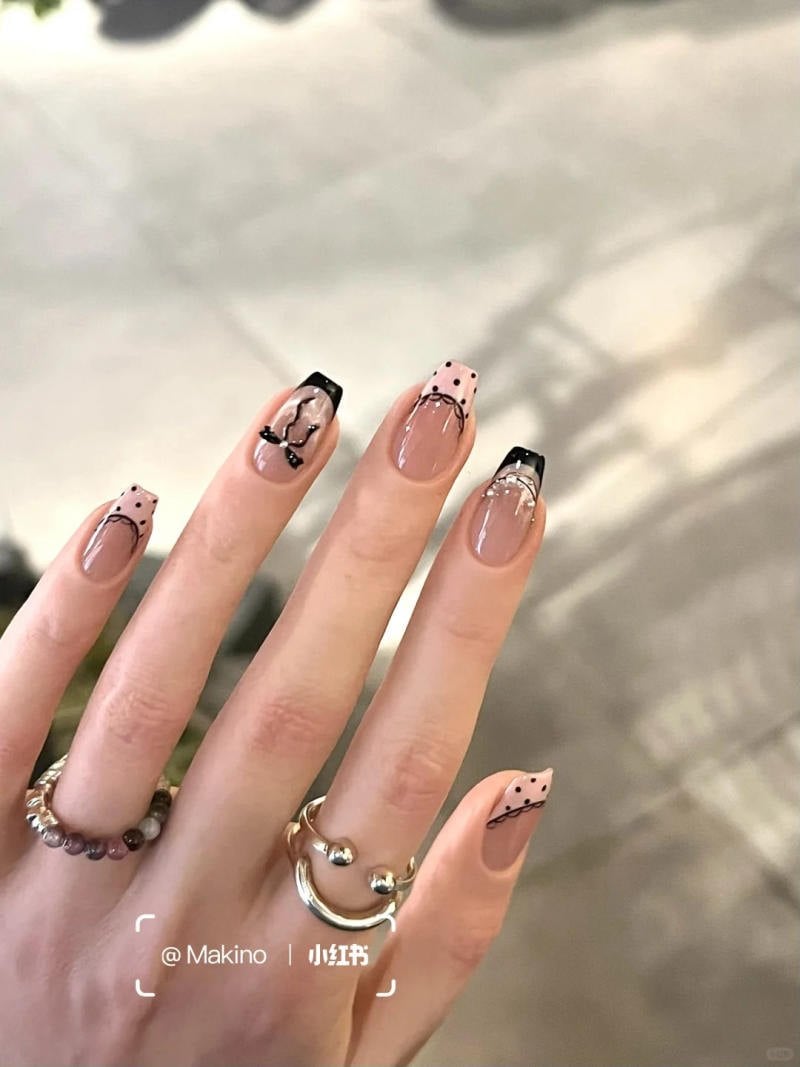 Nail Tết french đầu móng
