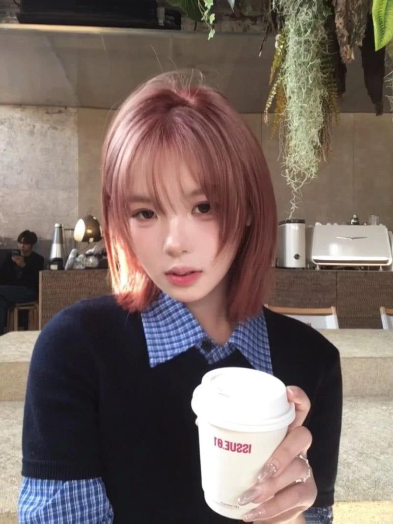 Màu xám bạc ánh tím