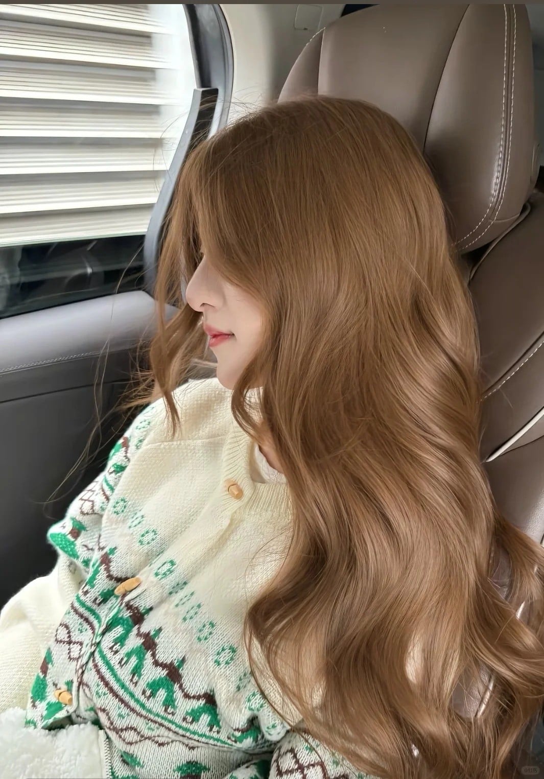 Nhuộm tóc màu nâu tây