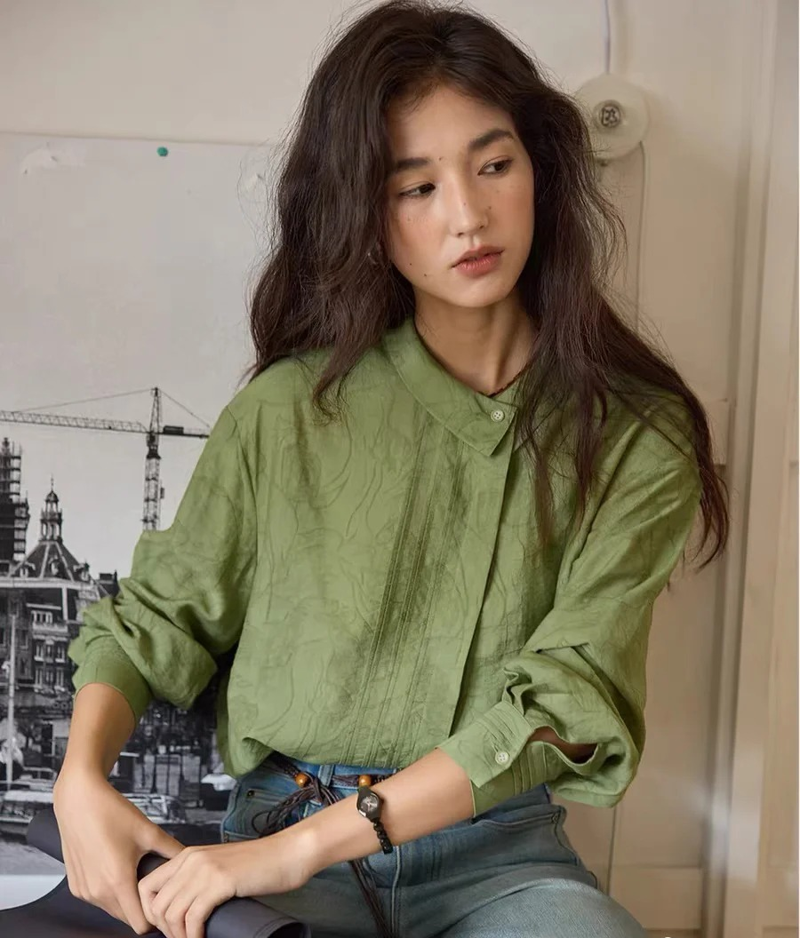 ao-mau-xanh-reu-phoi-voi-quan-mau-gi