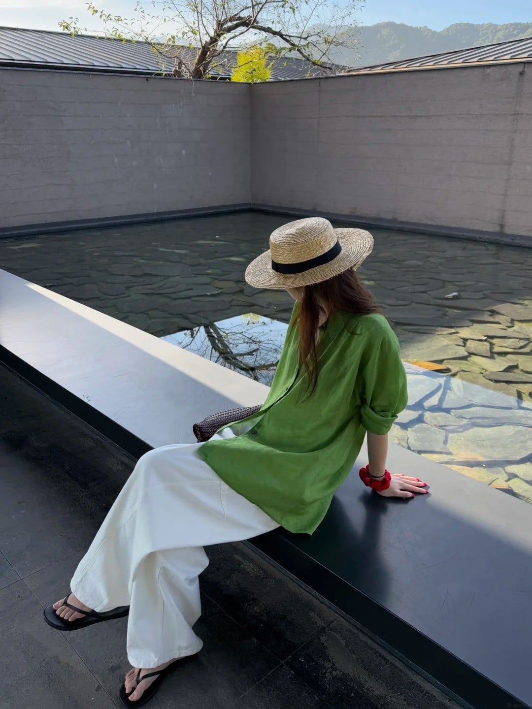 ao-mau-xanh-reu-phoi-voi-quan-mau-gi