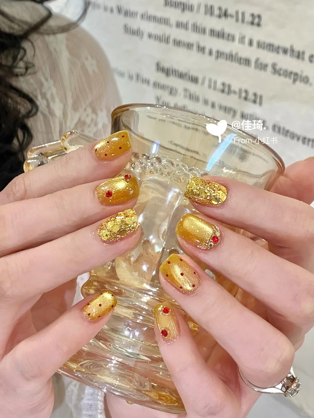 Nail đỏ nhũ lấp lánh