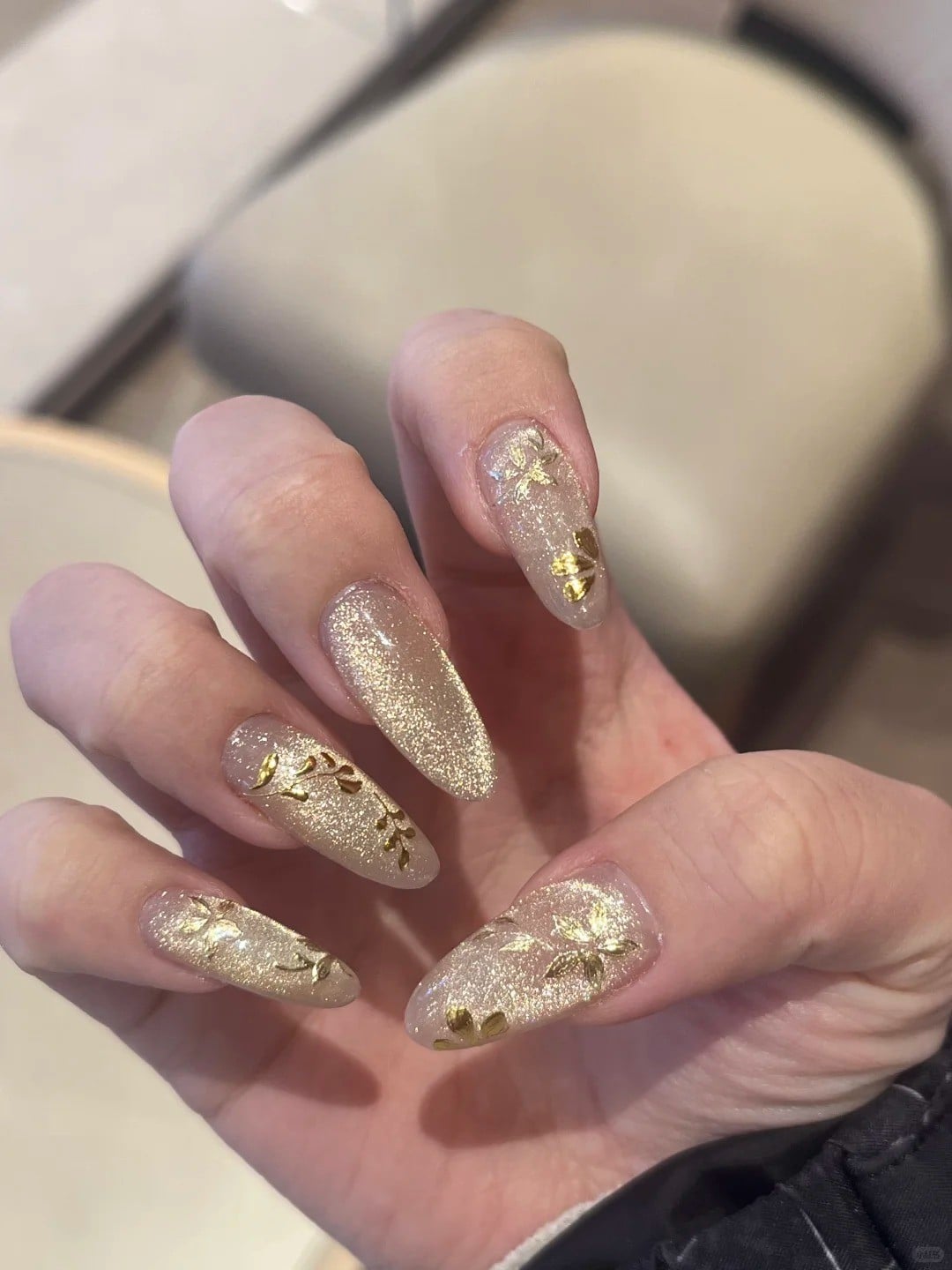 Nail đỏ nhũ lấp lánh