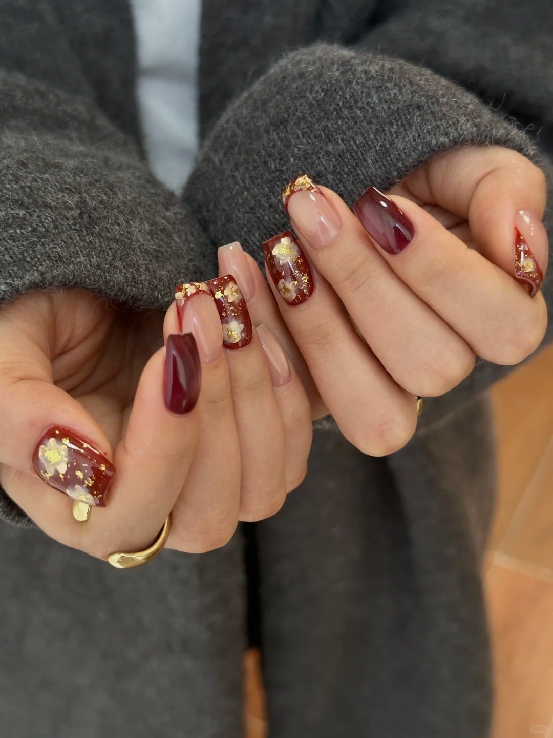 Nail đỏ nhũ lấp lánh