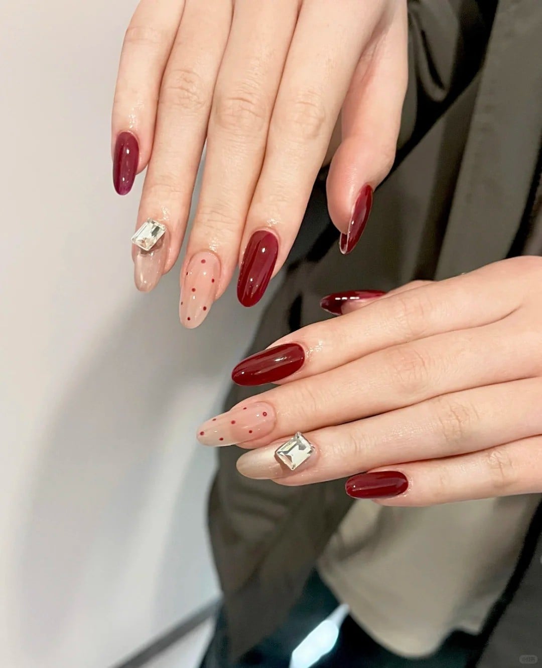 Mẫu nail tết đính đá sang chảnh