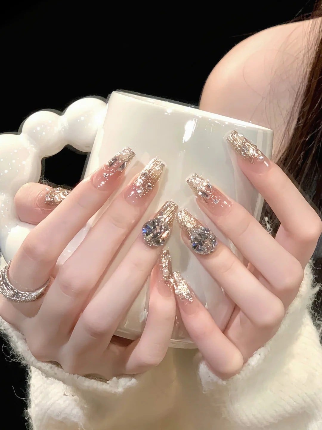 Mẫu nail tết đính đá sang chảnh