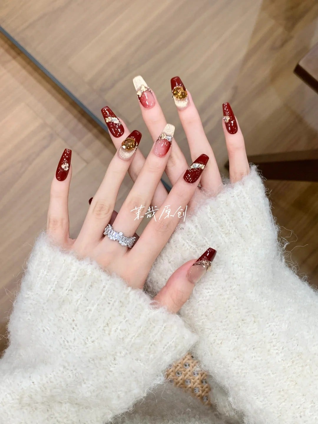 Nail đỏ đón Tết cực sang