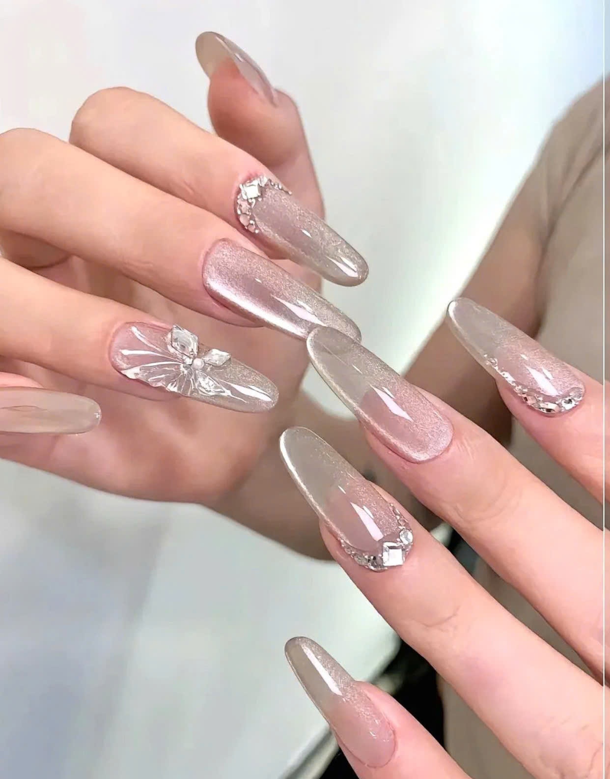 Mẫu nail bướm theo phong cách Hàn Quốc (Korean Butterfly Nails)