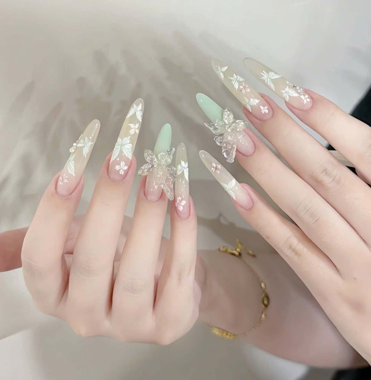 Mẫu nail bướm Ombre & phối màu sáng tạo