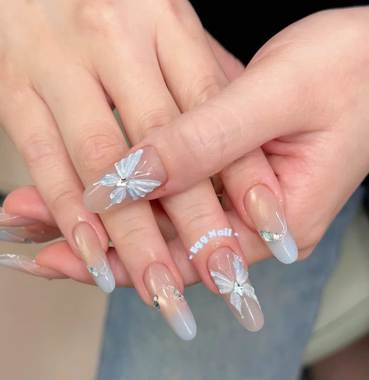 Mẫu nail bướm đơn giản, tinh tế