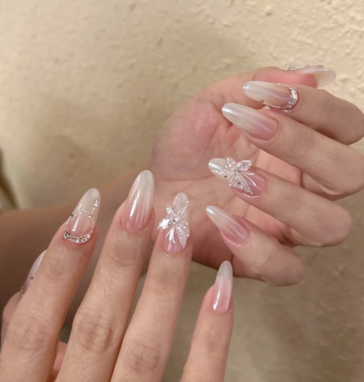 Mẫu nail bướm Ombre & phối màu sáng tạo